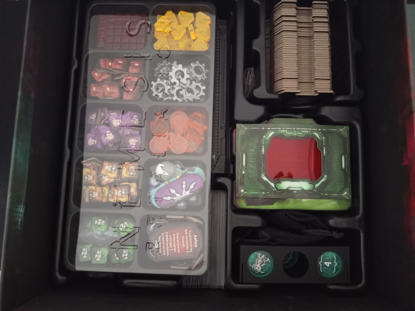 Caja y fundas protectoras para los tokens de intruso Némesis Represalia - Imagen 3